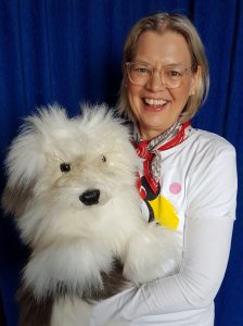 Zauberin Stephanie Amstadt mit Zauberhund Charly für den Kindergeburtsatg